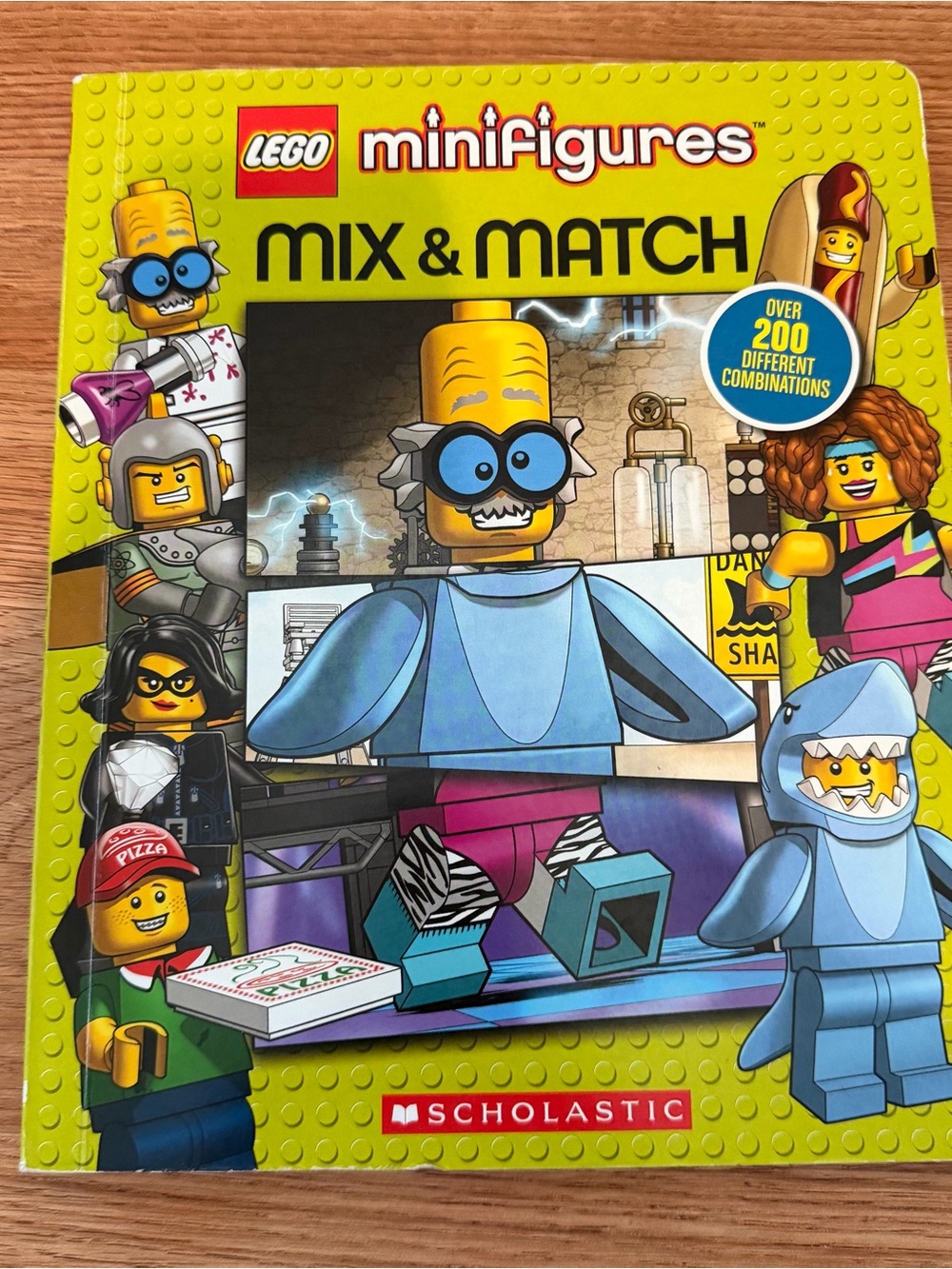 Lego Minifigures Mix & Match Book